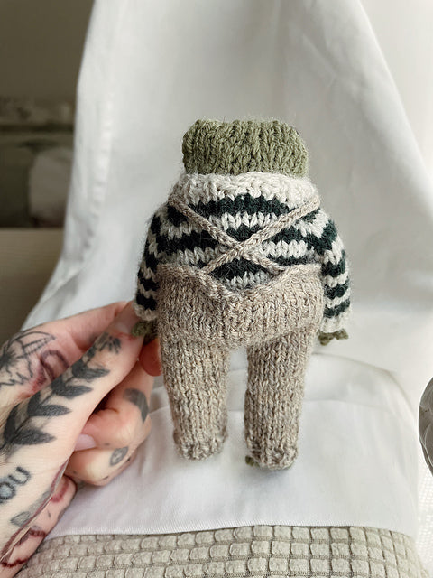 Overalls knitting pattern