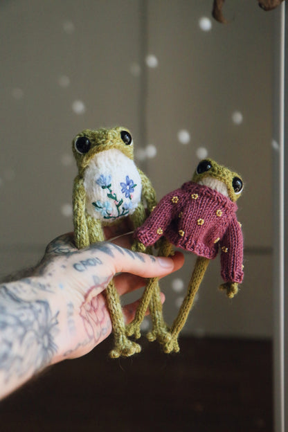 💐 Big floral frog