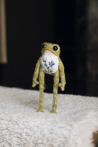💐 Big floral frog