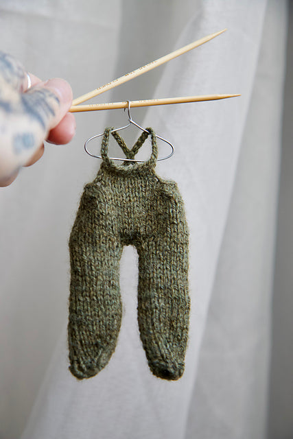 Overalls v2 knitting pattern – HeKnitt