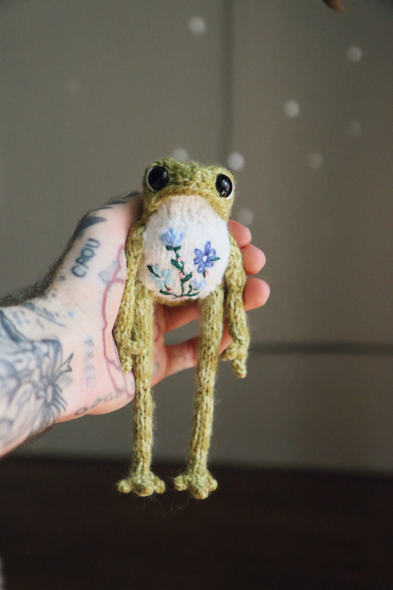 💐 Big floral frog